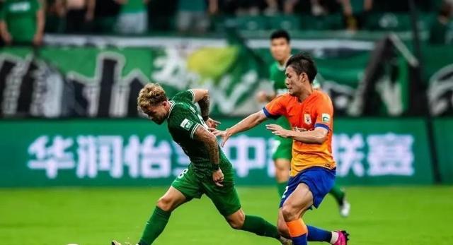 紧张激烈：恒大对阵国安，胜负难料